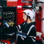 How can you become a mechanical technician? How much a mechanical technician earn in Australia?