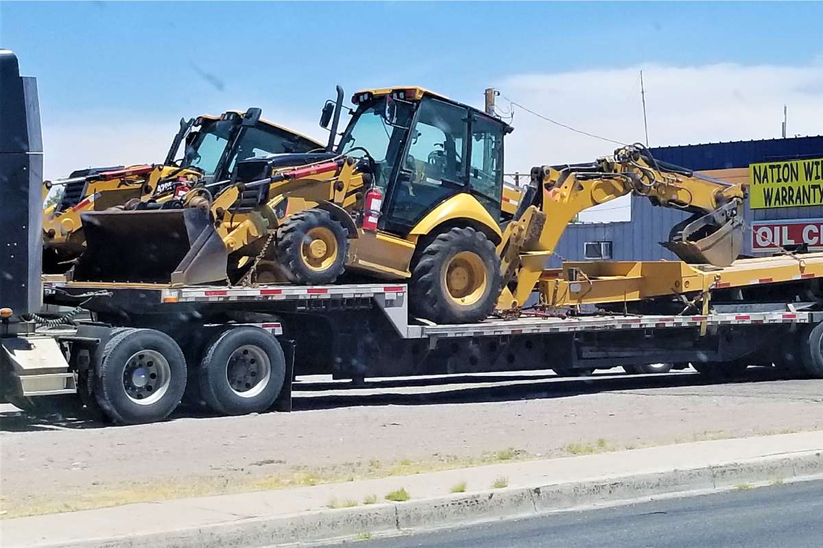 Common Mistakes When Loading Heavy Machinery (And How to Avoid Them)